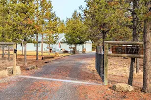 54772 Pinewood Ave, Bend, OR 97707 - Photo 35