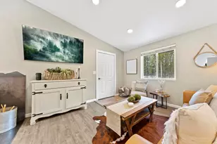54772 Pinewood Ave, Bend, OR 97707 - Photo 5