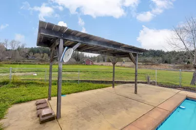 2015 Sleepy Hollow Loop, Grants Pass, OR 97527 - Photo 35