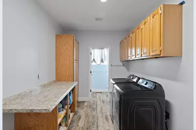 2015 Sleepy Hollow Loop, Grants Pass, OR 97527 - Photo 17