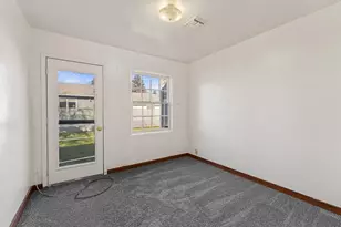 908 SW Bridge St, Grants Pass, OR 97526 - Photo 15