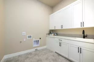 61189 SE Wagyu Dr, Bend, OR 97702 - Photo 19