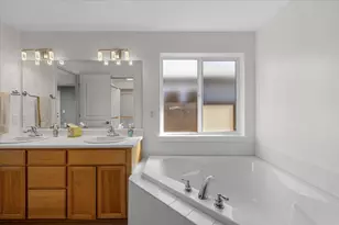 966 Newcastle St, Medford, OR 97501 - Photo 21