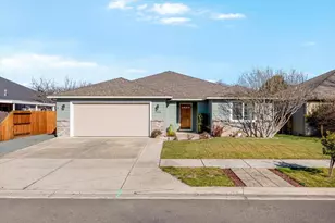 966 Newcastle St, Medford, OR 97501 - Photo 1