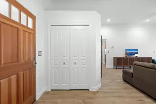 966 Newcastle St, Medford, OR 97501 - Photo 5