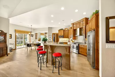 3944 Crystal Springs Drive, Medford, OR 97504 - Photo 9