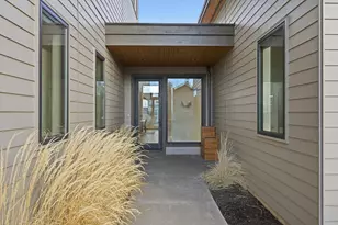 19170 Gateway Loop, Bend, OR 97702 - Photo 3