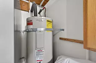 2412 SW Wickiup Ave, Redmond, OR 97756 - Photo 25