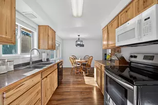 2412 SW Wickiup Ave, Redmond, OR 97756 - Photo 11