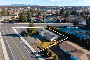 2412 SW Wickiup Ave, Redmond, OR 97756 - Photo 43