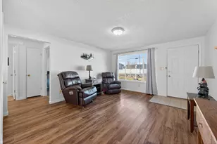 2412 SW Wickiup Ave, Redmond, OR 97756 - Photo 5