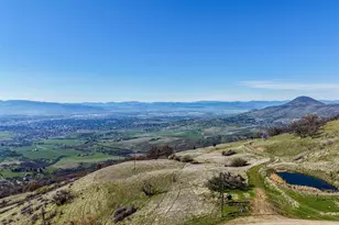 2451 Terri Dr, Medford, OR 97504 - Photo 15