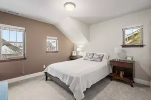 625 N W Compass Ln, Bend, OR 97703 - Photo 27