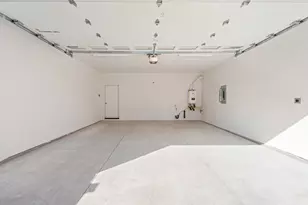 2785 NE Rainier Dr, Bend, OR 97701 - Photo 33