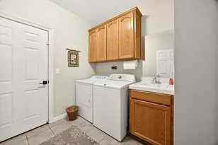 3388 Creek View Dr, Medford, OR 97504 - Photo 45