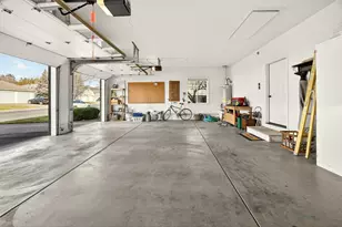 3388 Creek View Dr, Medford, OR 97504 - Photo 51