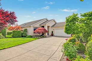 732 Cherrywood Dr, Medford, OR 97504 - Photo 1