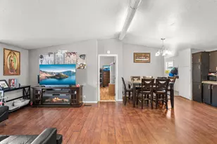 1570 S Peach St, Medford, OR 97501 - Photo 5