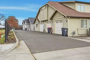 171 Mellecker Way, Medford, OR 97501 - Photo 19