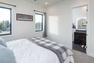 62825 Montara Dr, Bend, OR 97701 - Photo 23