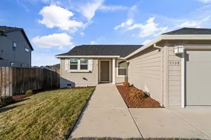 3509 Carnelian St, Medford, OR 97504 - Photo 3