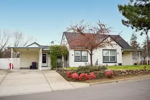 902 N Keene Way Dr, Medford, OR 97504 - Photo 1