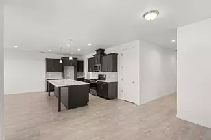 145 Valemont Dr, Eagle Point, OR 97524 - Photo 7