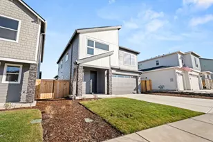 145 Valemont Dr, Eagle Point, OR 97524 - Photo 3