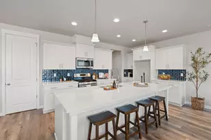 145 Valemont Dr, Eagle Point, OR 97524 - Photo 5