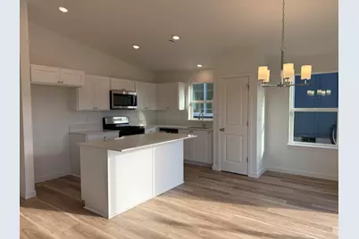 588 NE Mitchell Street, Madras, OR 97741 - Photo 3