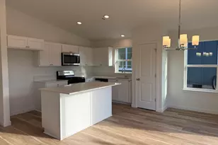 588 NE Mitchell St, Madras, OR 97741 - Photo 3