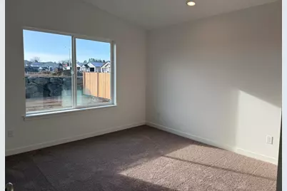 588 NE Mitchell Street, Madras, OR 97741 - Photo 11