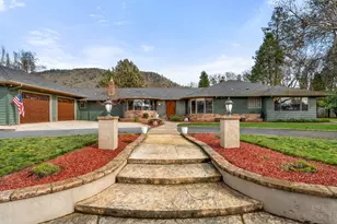 1117 NE Memorial Dr, Grants Pass, OR 97526 - Photo 3