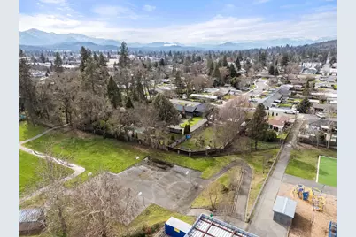 1117 NE Memorial Drive, Grants Pass, OR 97526 - Photo 55