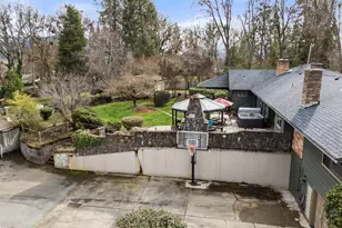 1117 NE Memorial Dr, Grants Pass, OR 97526 - Photo 11