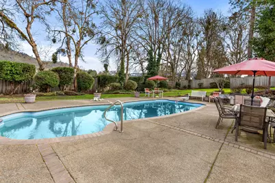 1117 NE Memorial Drive, Grants Pass, OR 97526 - Photo 17