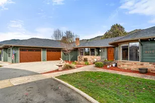 1117 NE Memorial Dr, Grants Pass, OR 97526 - Photo 5