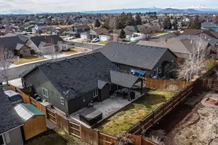 725 NE Redwood Ave, Redmond, OR 97756 - Photo 33