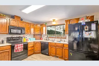 300 W 6th Street, Kerby, OR 97531 - Photo 5