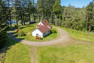 94010 N Way Ln, North Bend, OR 97459 - Photo 13