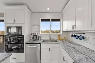 25020 Kiwa Ln, Bend, OR 97701 - Photo 11