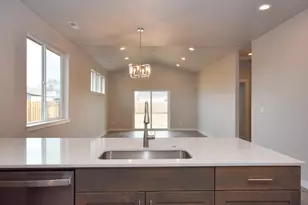 2364 SW 25th St, Redmond, OR 97756 - Photo 7