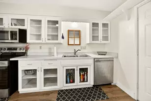 545 E C St, Jacksonville, OR 97530 - Photo 13