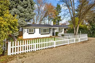 545 E C St, Jacksonville, OR 97530 - Photo 33