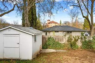 545 E C St, Jacksonville, OR 97530 - Photo 29