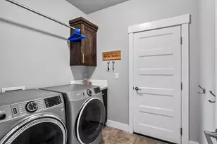 61089 SE Echo Lake Ct, Bend, OR 97702 - Photo 21