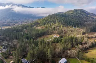 424 Genverna Glen, Grants Pass, OR 97527 - Photo 7