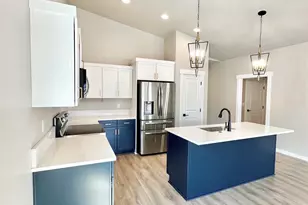 646 Terrazzo Wy, Medford, OR 97501 - Photo 5