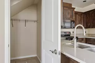 3365 SW 28th St, Redmond, OR 97756 - Photo 11