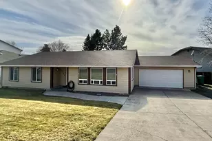 5704 Upland Dr, Klamath Falls, OR 97603 - Photo 3